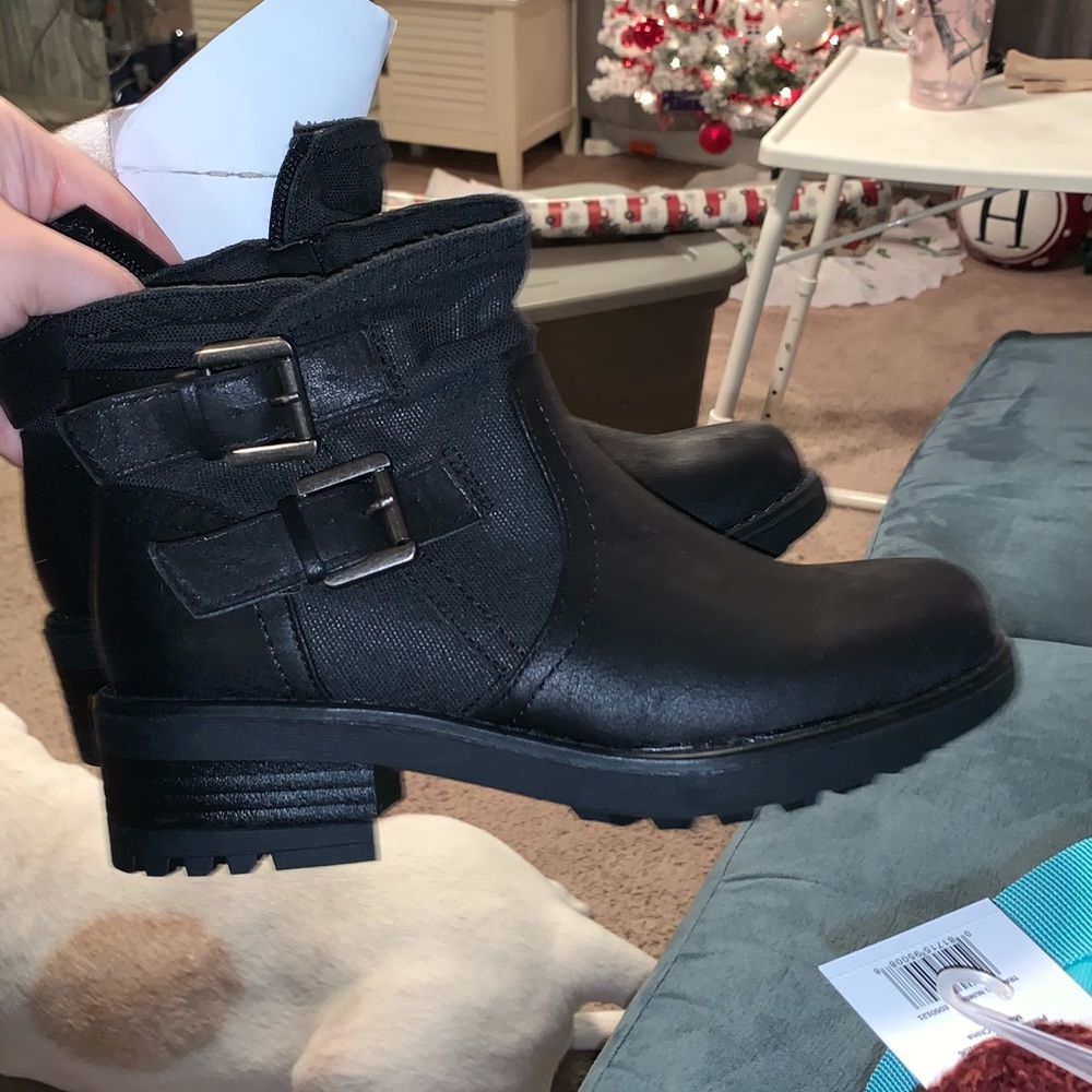 Carlos WOMENS booties size 6 NWT